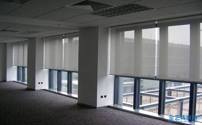 電動窗簾優(yōu)勢一:方便操控,使用體驗高