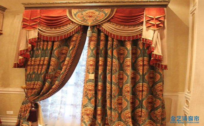 想定制美式窗簾,這幾個(gè)佛山美式窗簾廠家?guī)湍? /></p>
<h2>
佛山美式窗簾廠家推薦</h2>
<p>
鉑濤,始創(chuàng)于1982年,是出名的軟裝品牌,在中國(guó)很早就在做布藝窗簾研制、策劃、生產(chǎn)、銷(xiāo)售的企業(yè),享有“美式窗簾專(zhuān)家”的稱(chēng)號(hào)。30多年來(lái),摩力克始終以“傳承布藝文化,構(gòu)建和諧家居”為企業(yè)宗旨,致力于打造中國(guó)布藝第一品牌。<br />
<img alt= 佛山美式窗簾廠家